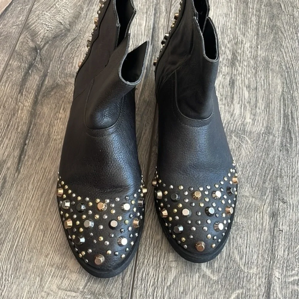 Modern vice shoes size 6 black shoes booties